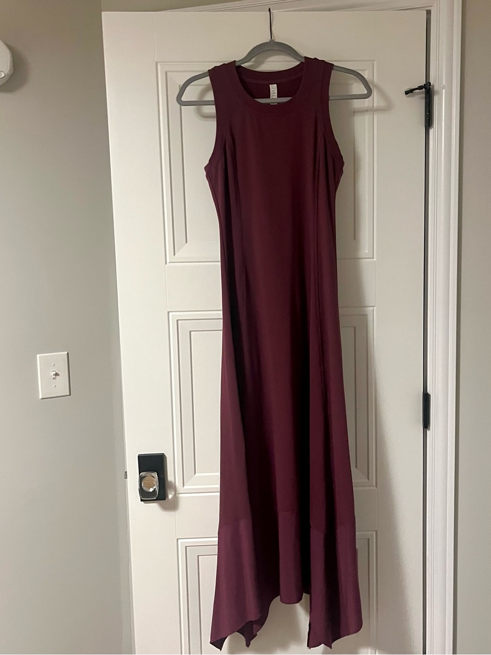 STYLUS Sleeveless Burgundy Handkerchief Hem Maxi Dress